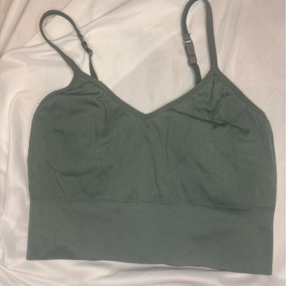 Zelda medium sage Green Ribbed Top gym sports bra medium
